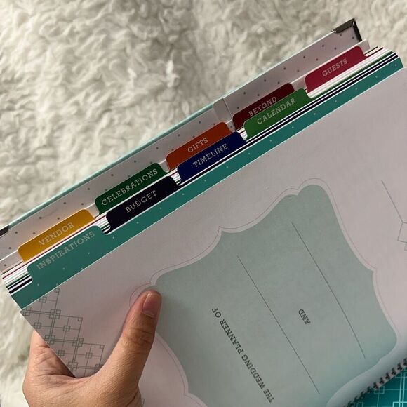 Wedding Planner 9x11 Hardcover Organizer for the Bride to Be NEW - Picture 4 of 10